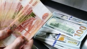 اقتصاد: الروبل يتراجع أمام الدولار بعد إعلان بوتين التعبئة الجزئية لجيشه