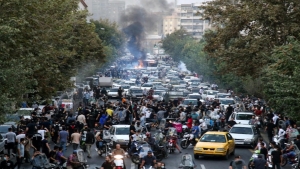 طهران: الاحتجاجات في إيران تتواصل لليلة العاشرة وتصاعد التوتر مع الغرب