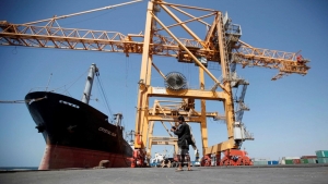 اليمن: ارتفاع واردات الوقود عبر مينائي الحديدة والصليف بنسبة 219%
