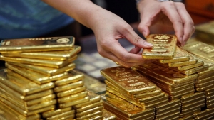 اقتصاد: ارتفاع أسعار الذهب عند التسوية لكنه يُسجل خسائر فصلية بنحو 7.5%