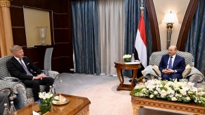 الساعات الاخيرة للهدنة: الرئيس العليمي يجتمع بالمبعوث الاممي غداة اعلان الحوثيين رفض مقترح  لتمديد الهدنة
