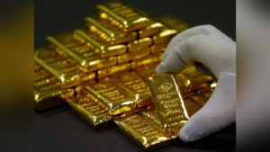 اقتصاد: ارتفاع أسعار الذهب مع تراجع الدولار والفضة تقفز 7%‏