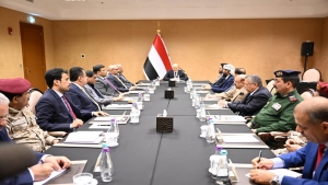 الرياض: الرئيس العليمي يرأس اجتماعا مشتركا للمجلس الرئاسي وسلطات الدولة حول مستجدات الاوضاع عقب انقضاء الهدنة