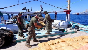 المنامة: سفينة تابعة لخفر السواحل الأمريكية تضبط مخدرات بقيمة 48 مليون دولار في خليج عمان