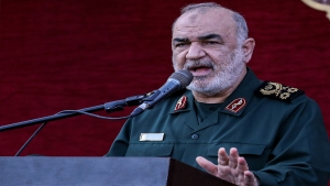 طهران: قائد الحرس الثوري الإيراني يوجه تحذيرًا للسعودية من وسط مناورة عسكرية