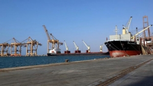 اليمن: الحكومة توافق على دخول رابع سفينة وقود الى موانى الحديدة منذ انتهاء الهدنة