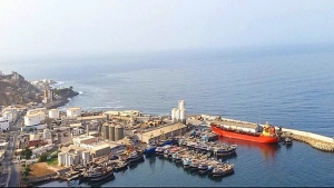 اليمن: محافظ حضرموت يقول ان الحوثيين استهدفوا ميناء الضبة النفطي بطائرتين مسيرتين