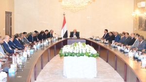 اليمن: الرئيس العليمي يلتقي اللجنة الامنية والعسكرية المكلفة بهيكلة القوات والفصائل المسلحة تحت قيادة وطنية موحدة