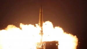 بيونغ يانغ: كوريا الشمالية تطلق صاروخا جديدا وتحذر من رد "أشد ضراوة"