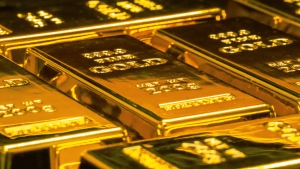 اقتصاد: الذهب ينهي الأسبوع على تراجع بـ0.9% متأثراً بارتفاع الدولار