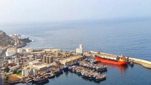 اليمن: الإعلان عن إيقاف تصدير نحو مليوني برميل من النفط الخام بعد الهجوم الحوثي على ميناء الضبة