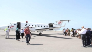 اليمن: هبوط أول طائرة مدنية في مطار المخا باليمن على متنها مساعدات طبية
