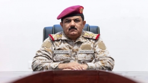 اليمن: وزير الدفاع يبدأ زيارة الى ابوظبي لتدراس خيارات الرد على التصعيد الحوثي ضد موانئ تصدير النفط الخام