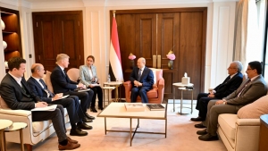 عمان: الرئيس العليمي يجتمع بالمبعوث الأممي للبحث في مستجدات الملف اليمني وجهود احياء مسار السلام