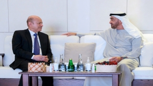 ابو ظبي: الرئيس العليمي يعقد مباحثات مع رئيس دولة الامارات حول تنسيق جهود ردع الهجمات الحوثية على المنشآت الاقتصادية