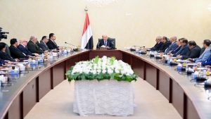اليمن: الرئيس العليمي يوجه بالغاء اسماء الطلاب غير المستحقين غداة الكشف عن تلاعب واسع في الابتعاث الدراسي للخارج