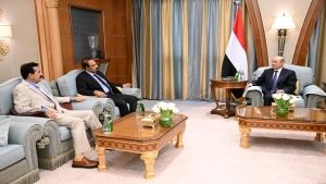الرياض: الرئيس اليمني يناقش اوضاع محافظتي حضرموت والجوف و يدعو الى تعزيز اصطفاف واسع دعماً لمعركة استعادة مؤسسات الدولة وإنهاء انقلاب الحوثيين