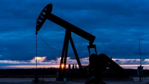 اقتصاد: أسعار النفط تقفز أكثر من دولارين بفعل مخاوف الإمدادات