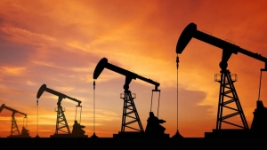 اقتصاد: استقرار أسعار النفط عند التسوية وسط مخاوف من عاصفة شتوية في أميركا