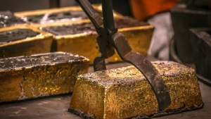 اقتصاد: أسعار الذهب تقفز بأكثر من 10 دولارات عند التسوية