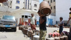 ابوظبي: الحكومة اليمنية تضيق الخناق الاقتصادي على الحوثيين