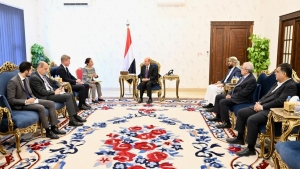 اليمن: الرئيس العليمي يجدد التزام حكومته بدعم جهود الوسيط الدولي لاحياء مسار السلام