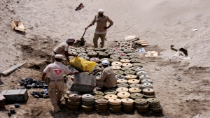 اليمن: "مسام" يدمر 1157 لغم وقذيفة من مخلفات الحرب في باب المندب