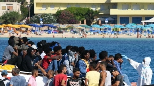 روما: غرق نحو أربعين مهاجرا بينهم رضيع قبالة سواحل مدينة كروتوني الإيطالية