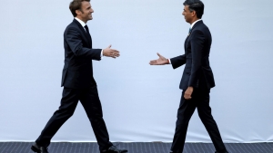 باريس: ماكرون وسوناك يلتقيان من أجل "تجديد" الشراكة الفرنسية البريطانية