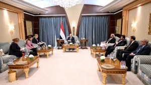الرياض: الرئيس العليمي يلتقي المبعوثين الاممي والامريكي للبحث في جهود احياء عملية السلام