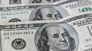 اقتصاد: هدوء المخاوف من أزمة مصرفية يدعم الدولار الأميركي
