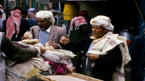 اليمن: "اللحوح" مصدر رزق للأسر في رمضان