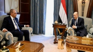 الرياض: الرئيس العليمي يجتمع بالسفير المصري عقب تقارير عن فرض قيود جديدة على دخول اليمنيين الى مصر