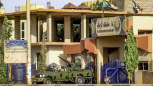الخرطوم: استمرار المعارك لليوم الرابع والجيش "لا علم له" بهدنة