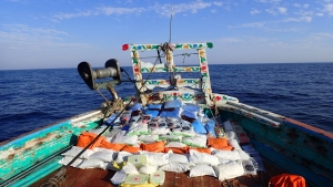 المنامة: البحرية الأمريكية تصادر شحنة مخدرات بقيمة 42 مليون دولار في خليج عُمان