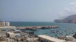 اليمن: وكالة بحرية بريطانية تعلن عن تعرض سفينة لهجوم قبالة نشطون