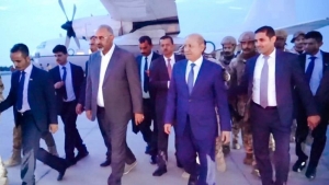 اليمن: الرئيس العليمي يعود الى عدن بعد زيارة خاصة الى القاهرة