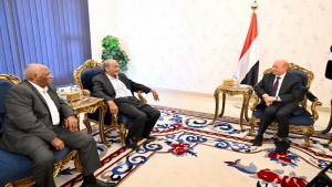 اليمن: الرئيس العليمي يلتقي الصبيحي وفيصل رجب ويتعهد بعدم ادخار جهد للافراج عن محمد قحطان