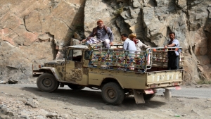 اليمن: الجمعيات التعاونية تخفف أزمات تهالك الطرق