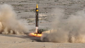 طهران: إيران تكشف عن صاروخ باليستي جديد يبلغ مداه 2000 كم