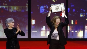 مهرجان كان: المخرجة الفرنسية جوستين ترييت.. ثالث امرأة تفوز بالسعفة الذهبية