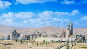 اليمن: جماعة الحوثيين تعتقل 14 موظفا في مصنع أسمنت عمران
