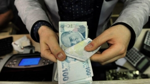اقتصاد: الليرة التركية تسجل مستويات متدنية قياسية جديدة بعد رفع الفائدة
