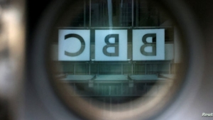 لندن: "بي.بي.سي" تحقق بدفع "مذيع كبير" أموالا لقاصر مقابل صور فاضحة