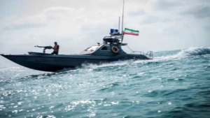 جاكرتا: خفر السواحل الإندونيسي يحتجز ناقلة ترفع علم إيران بشبهة تهريب نفط