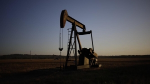 اقتصاد: النفط يرتفع إلى أعلى مستوى له منذ أبريل بدعم من شح المعروض