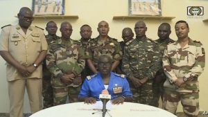 الاتحاد الأوروبي وفرنسا يوقفان مساعداتهما للنيجر و"الانقلابيون" يحذرون من أي تدخل عسكري
