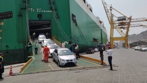 اليمن: تفريغ أكثر من 1000 سيارة بميناء عدن في أقل من عشر ساعات