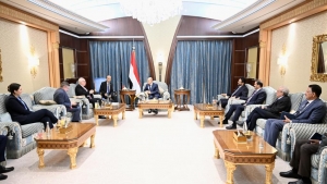 الرياض: الرئيس العليمي يحذر من تداعيات "التخادم" بين الحوثيين، والتنظيمات الارهابية على فرص السلام