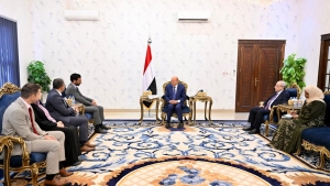 اليمن: الرئيس العليمي يدعو  للضغط على الحوثيين من اجل الافراج عن الاف المحتجزين والمخفيين قسرا